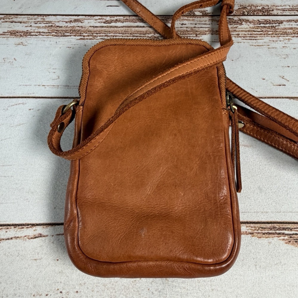 Marta Ponti Cognac Tan Genuine Leather Crossbody Phone Bag Made in Portugal - Picture 3 of 5